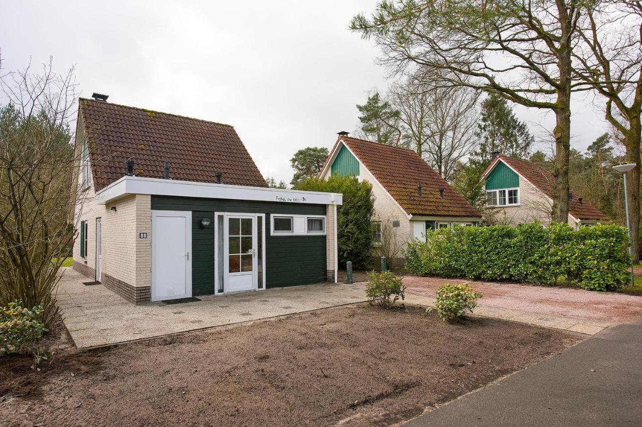 Bungalow - 6 Personen Gelegen In De Nabije Omgeving Van Avonturenpark Hellendoorn En De Prachtige Sallandse Heuvelrug En Eelerberg Exterior foto