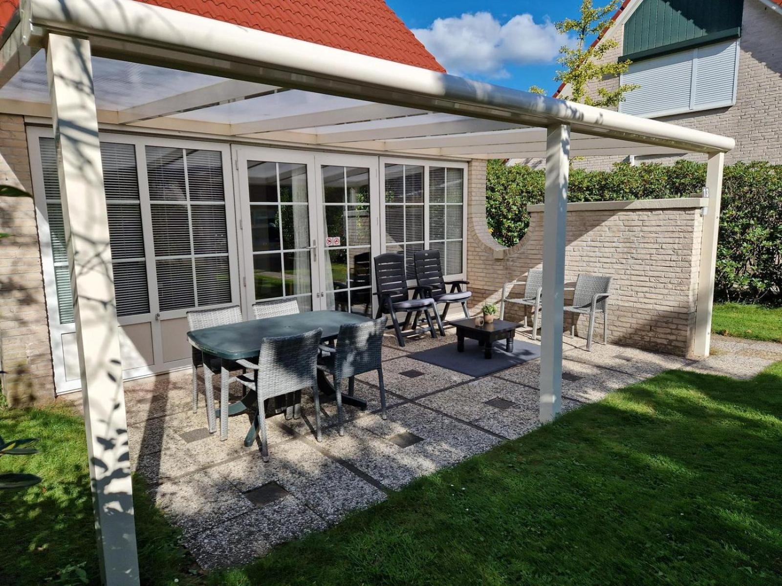 Bungalow - 6 Personen Gelegen In De Nabije Omgeving Van Avonturenpark Hellendoorn En De Prachtige Sallandse Heuvelrug En Eelerberg Exterior foto