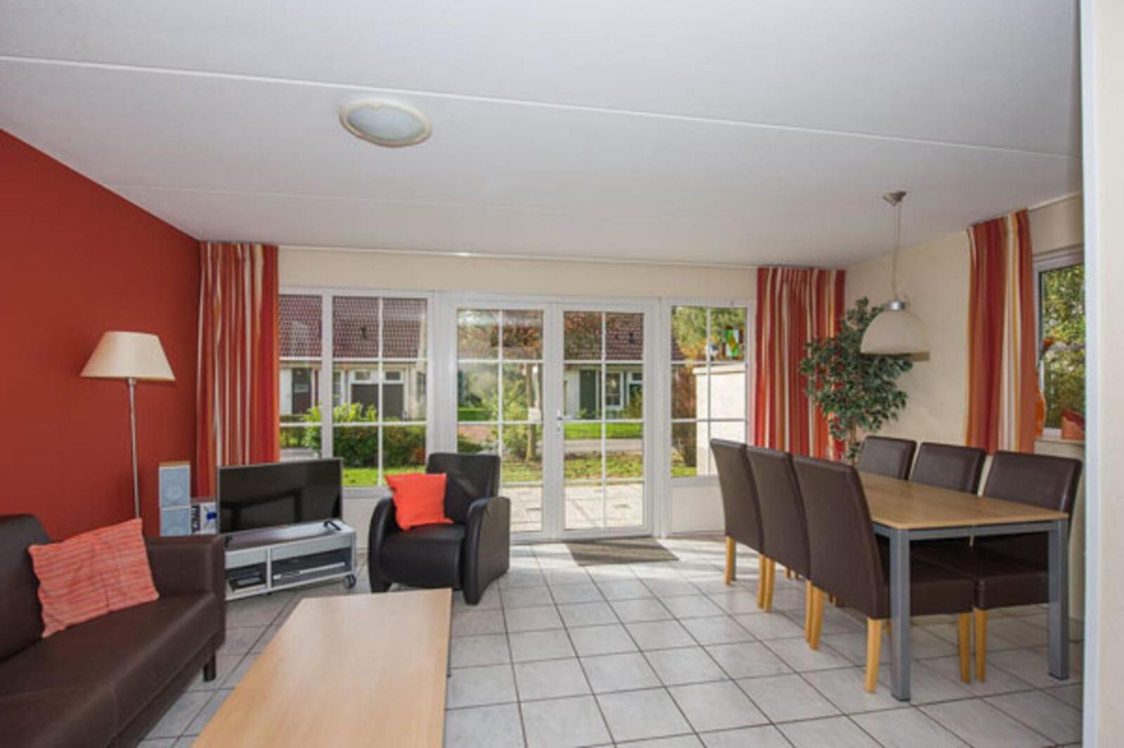 Bungalow - 6 Personen Gelegen In De Nabije Omgeving Van Avonturenpark Hellendoorn En De Prachtige Sallandse Heuvelrug En Eelerberg Exterior foto